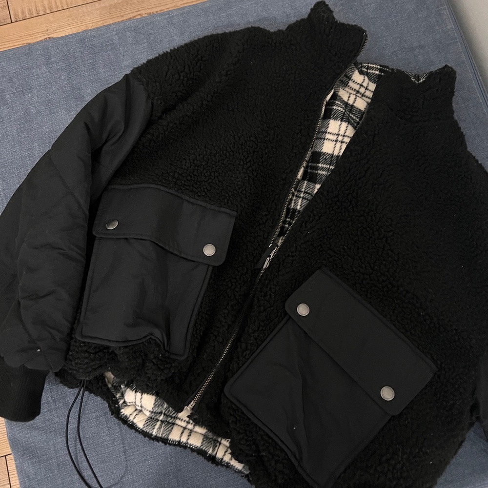American Eagle Outfitters Black Sherpa Puffer Jacket reversible